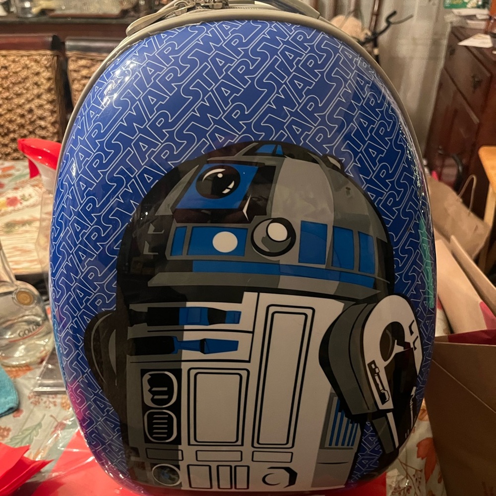 Youth wheeled Star Wars suite case . Good used condition . American tourister